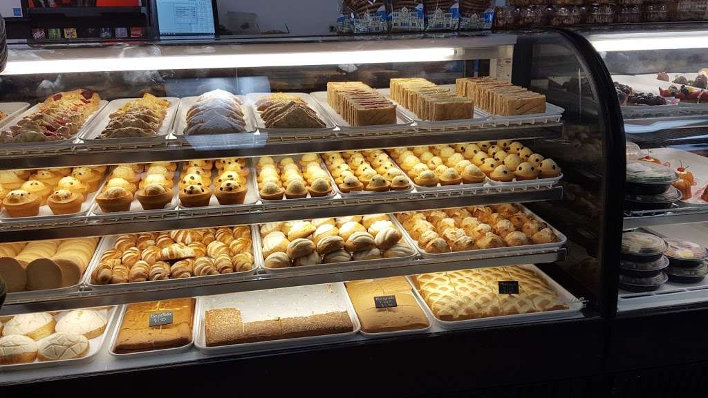 Panaderia Victoria | 3535 Imperial Hwy, Inglewood, CA 90303, USA | Phone: (424) 750-9334