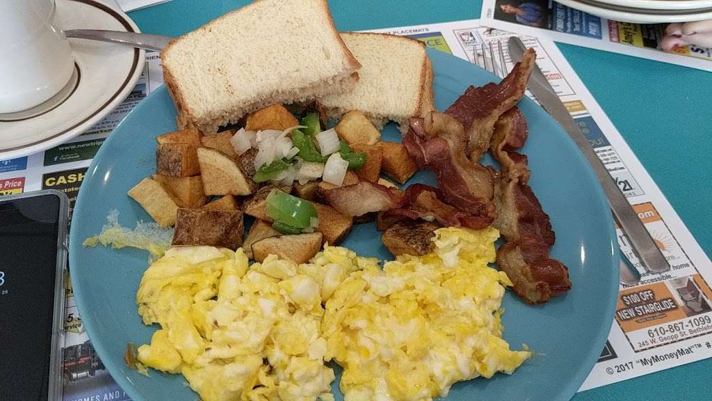 Slatington Diner | 662 Main St, Slatington, PA 18080, USA | Phone: (610) 767-4422