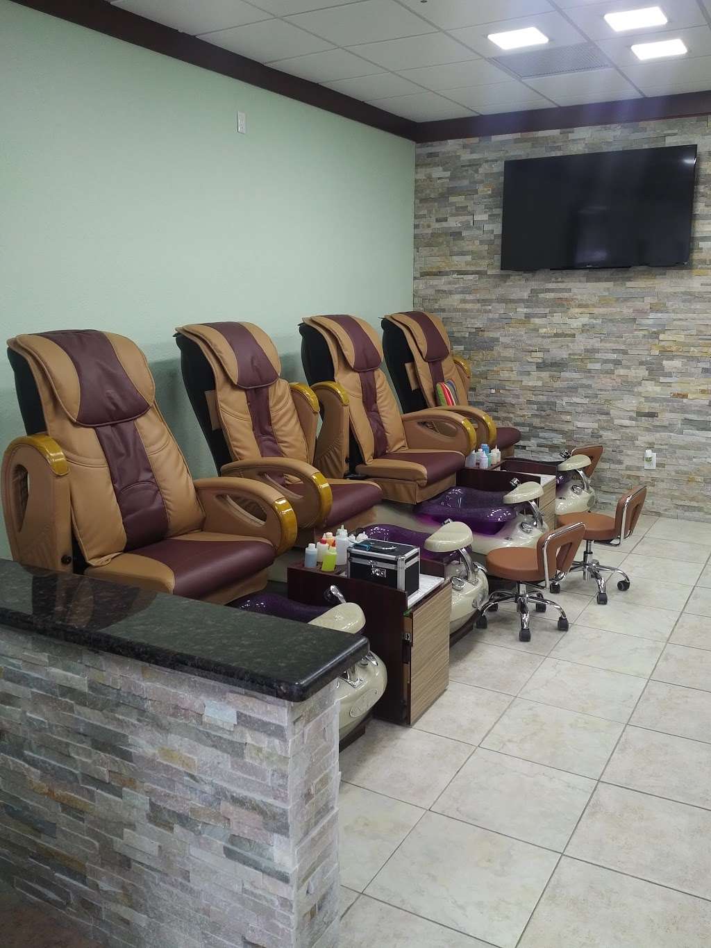 Classic Nails And Spa Davie | 1825 S University Dr, Davie, FL 33324, USA | Phone: (954) 472-3757