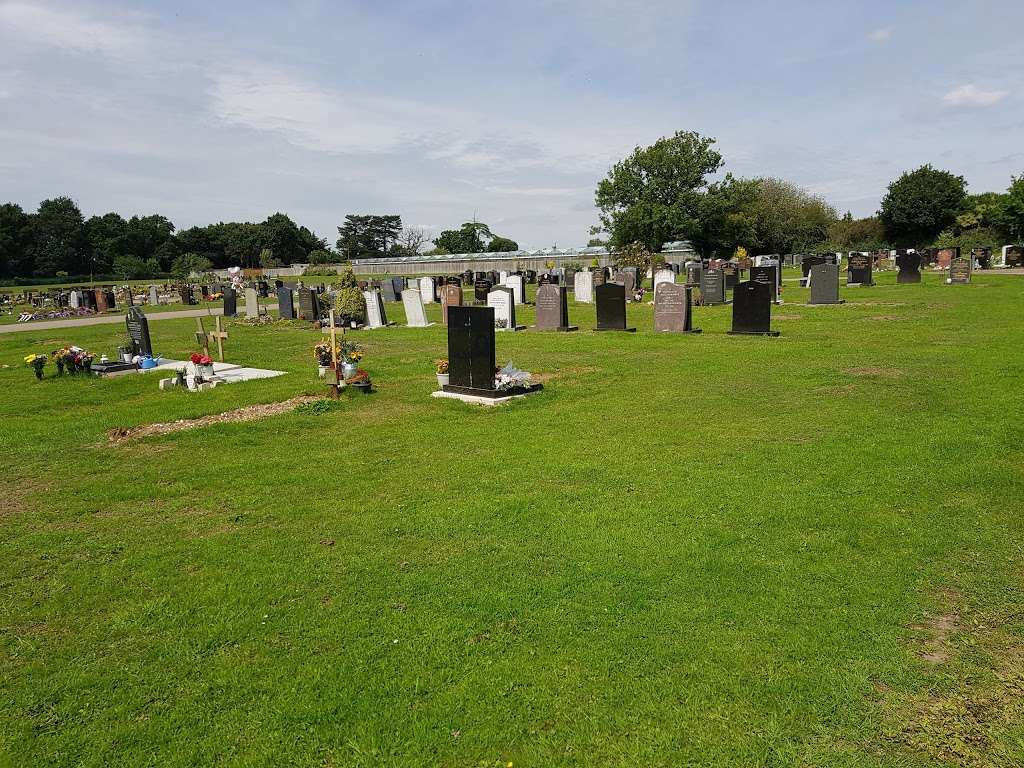 Strayfield Road Cemetery | Enfield EN2 9JE, UK