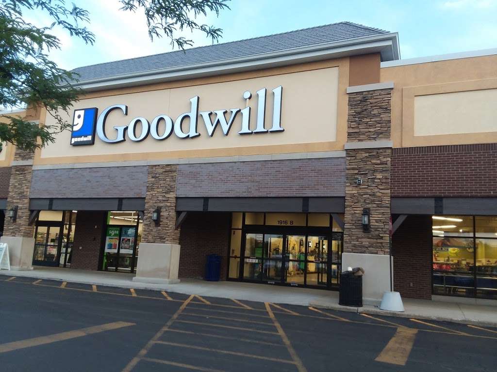 Goodwill Store & Donation Center in Evanston | 1916B Dempster Street, Evanston, IL 60202, USA | Phone: (847) 905-1202