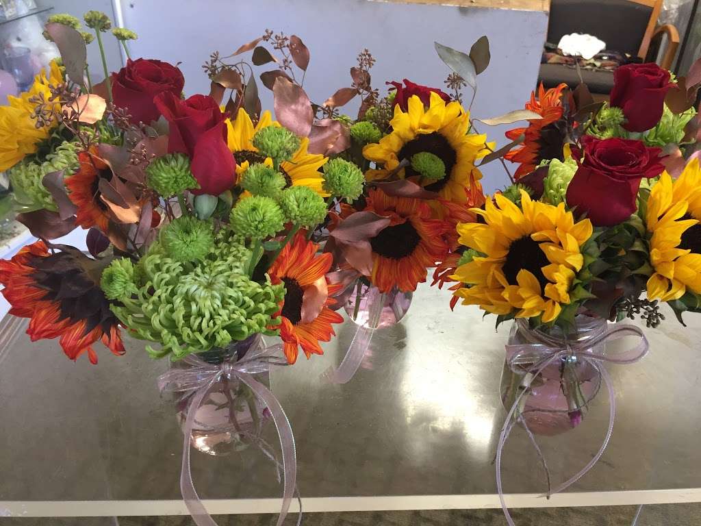 Noras Flowers | 10616 Jurupa Rd, Mira Loma, CA 91752, USA | Phone: (951) 685-3230