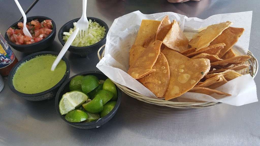 Mariscos El Mazateño Tijuana | Int 20-22, Blvd. Industrial 19075, Cd Industrial, 22444 Tijuana, B.C., Mexico | Phone: 664 449 8267