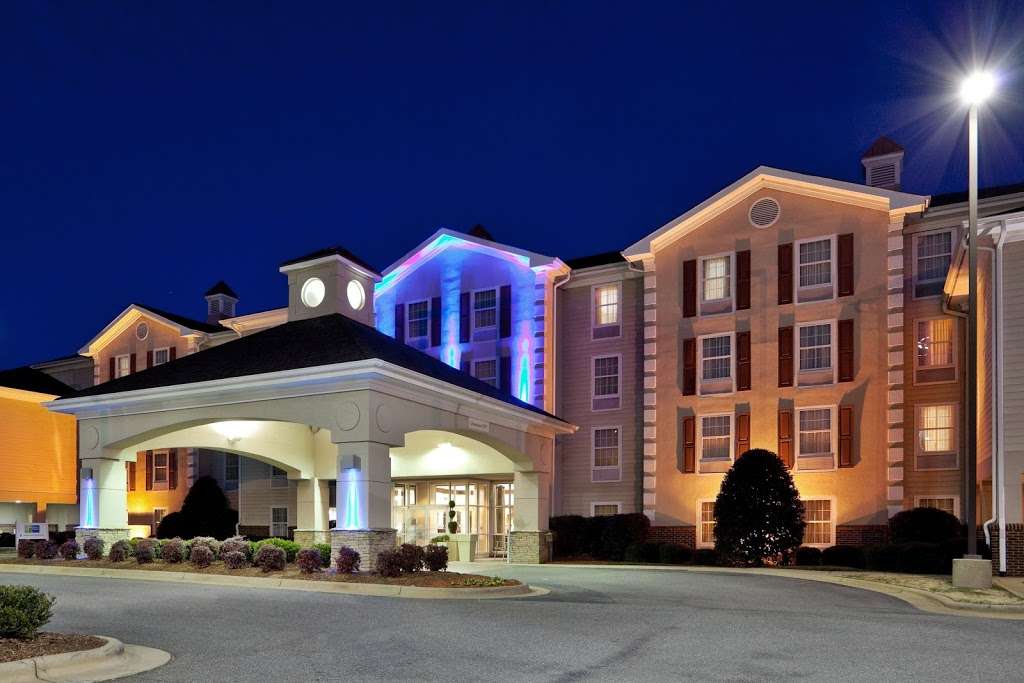 Holiday Inn Express & Suites Conover (Hickory Area) | 104 10th St NW, Conover, NC 28613, USA | Phone: (828) 465-7070