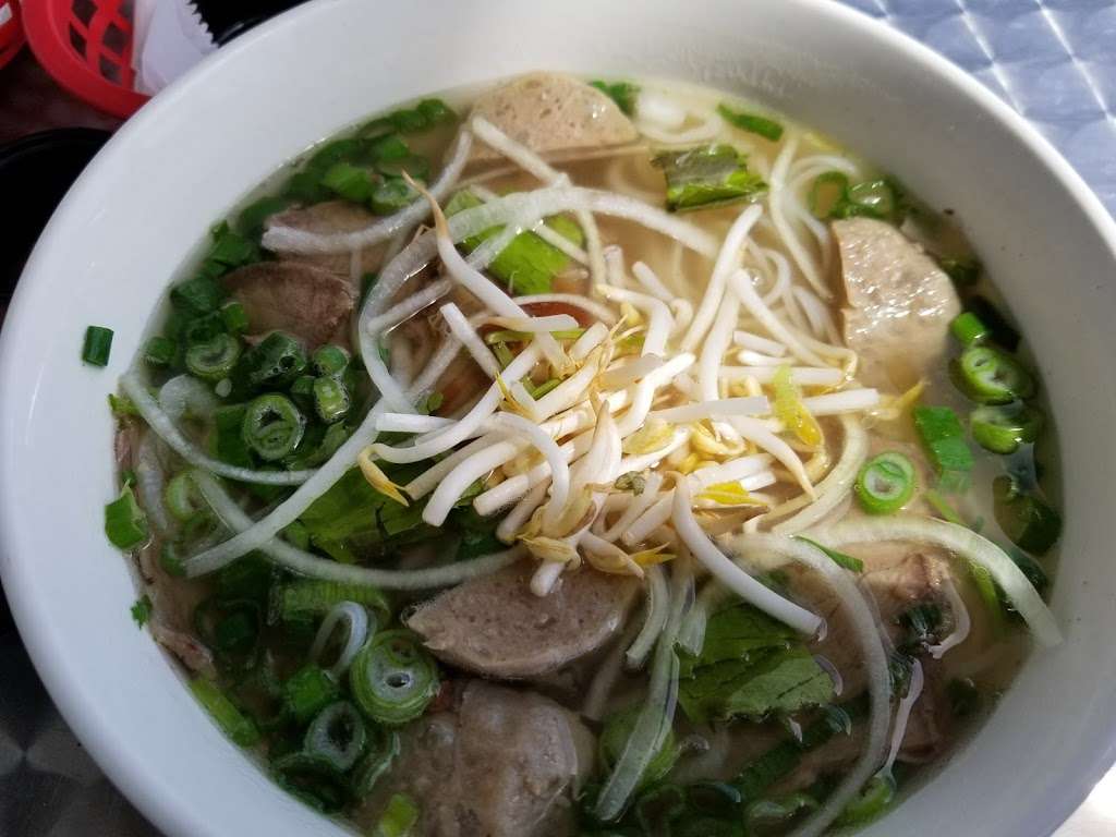 Viet-Nomz | 7581 University Blvd, Winter Park, FL 32792, USA | Phone: (407) 636-6069