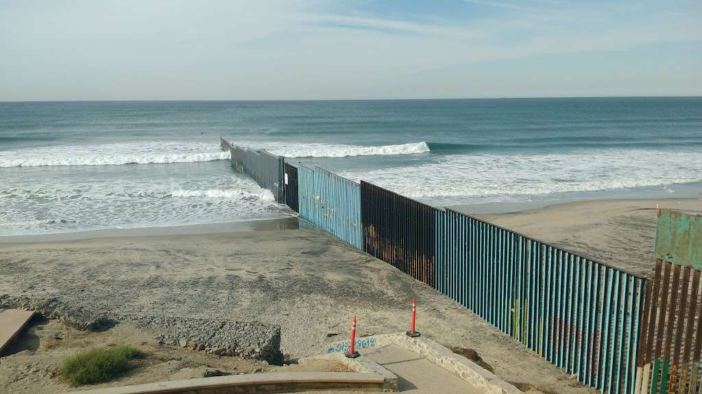 El Muro en la Playa, Tijuana | Faro, Monumental, Tijuana, B.C.