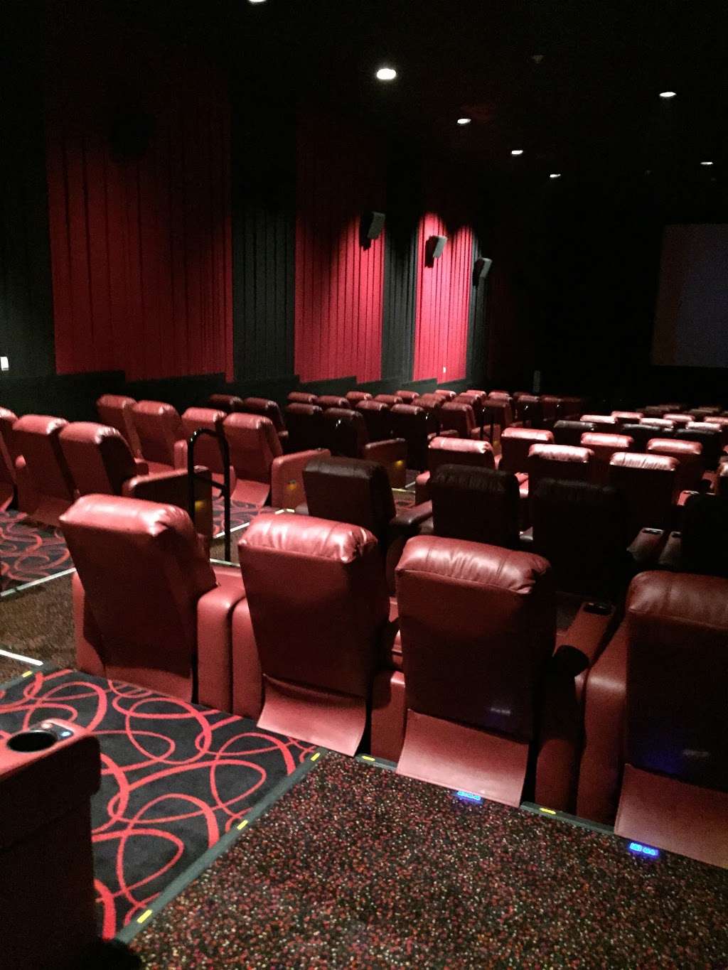 AMC DINE-IN Levittown 10 | 3585 Hempstead Turnpike, Levittown, NY 11756, USA | Phone: (516) 731-5422