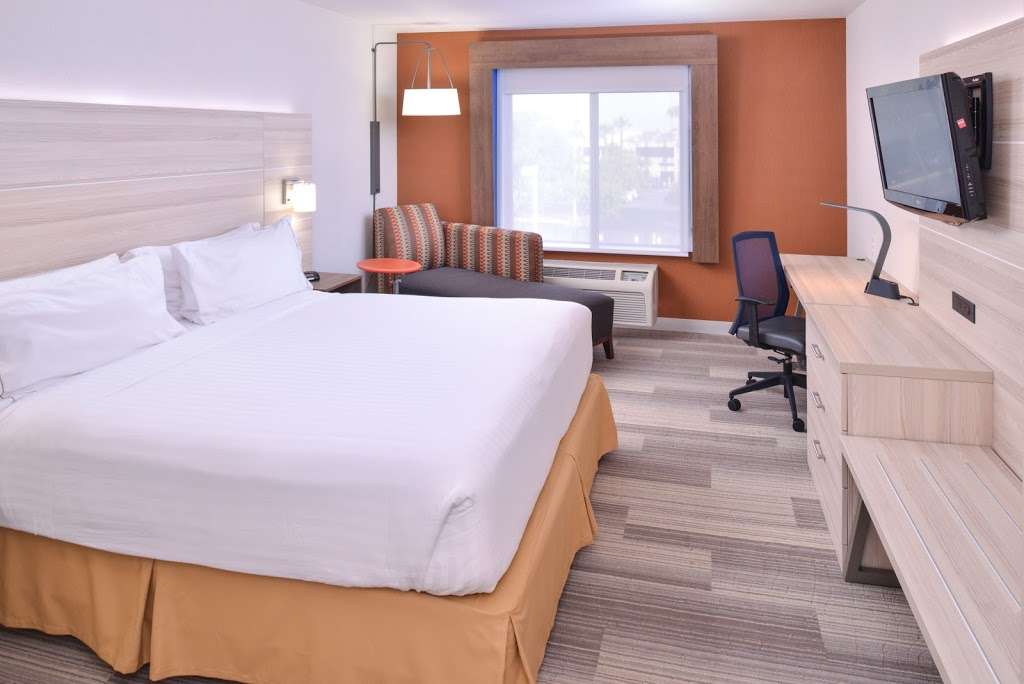 Holiday Inn Express & Suites San Diego Otay Mesa | 2296 Niels Bohr Ct, San Diego, CA 92154, USA | Phone: (619) 710-0900