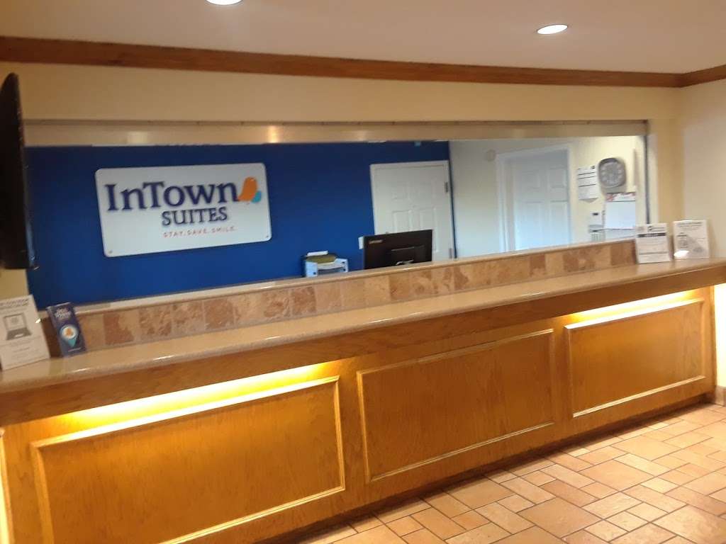 InTown Suites Extended Stay Houston TX - IAH Airport | 720 N Sam Houston Pkwy E, Houston, TX 77060, USA | Phone: (281) 227-3900