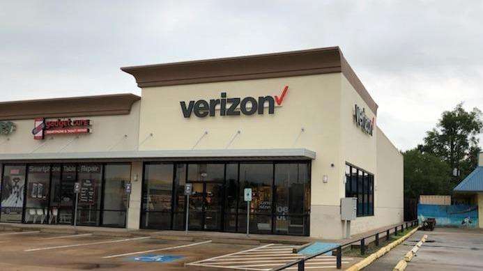 Verizon | 426 W Southline St, Cleveland, TX 77327, USA | Phone: (281) 659-1980