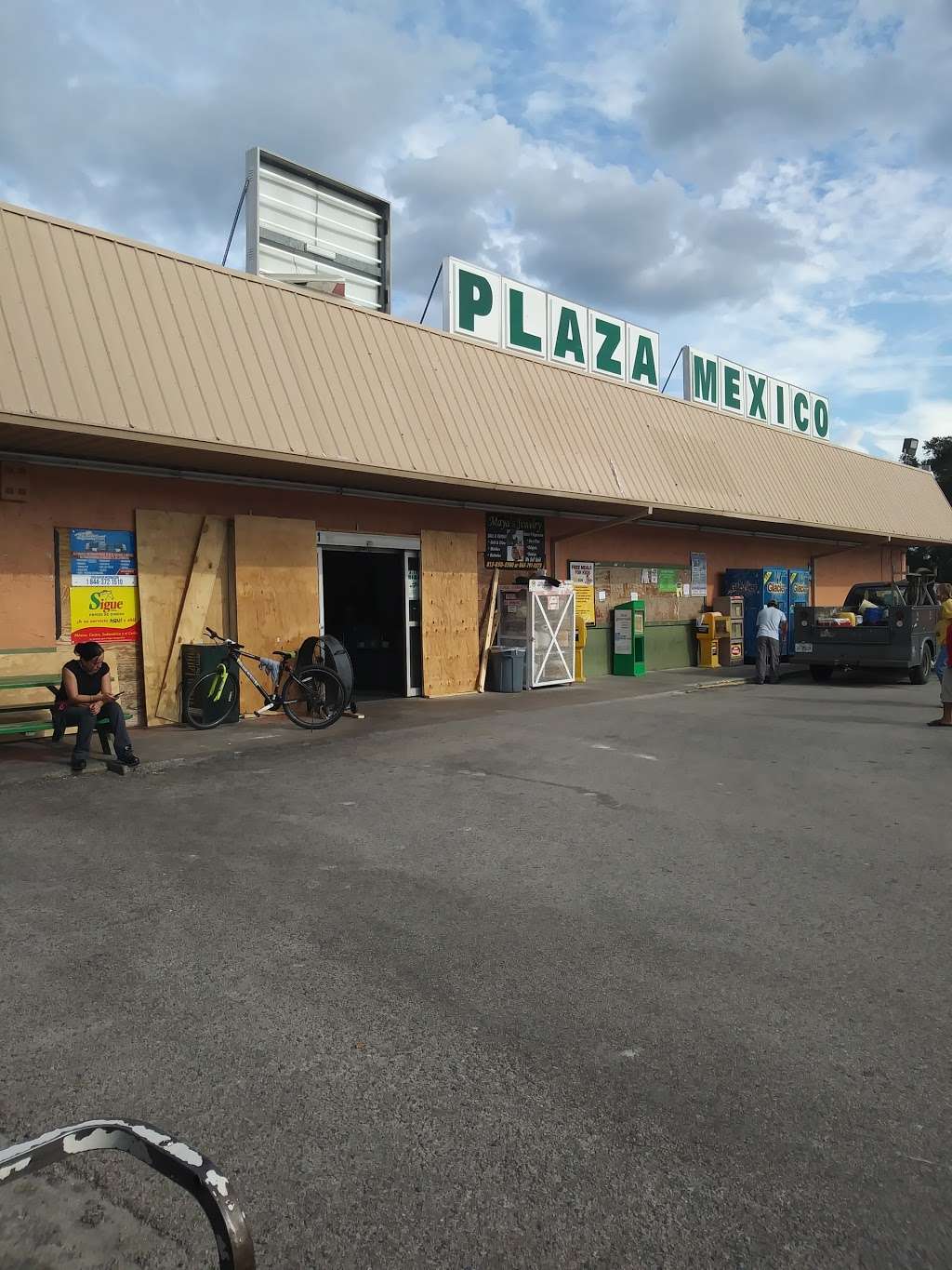 Plaza Mexico | 3061 Rifle Range Rd, Winter Haven, FL 33880, USA | Phone: (863) 324-1846