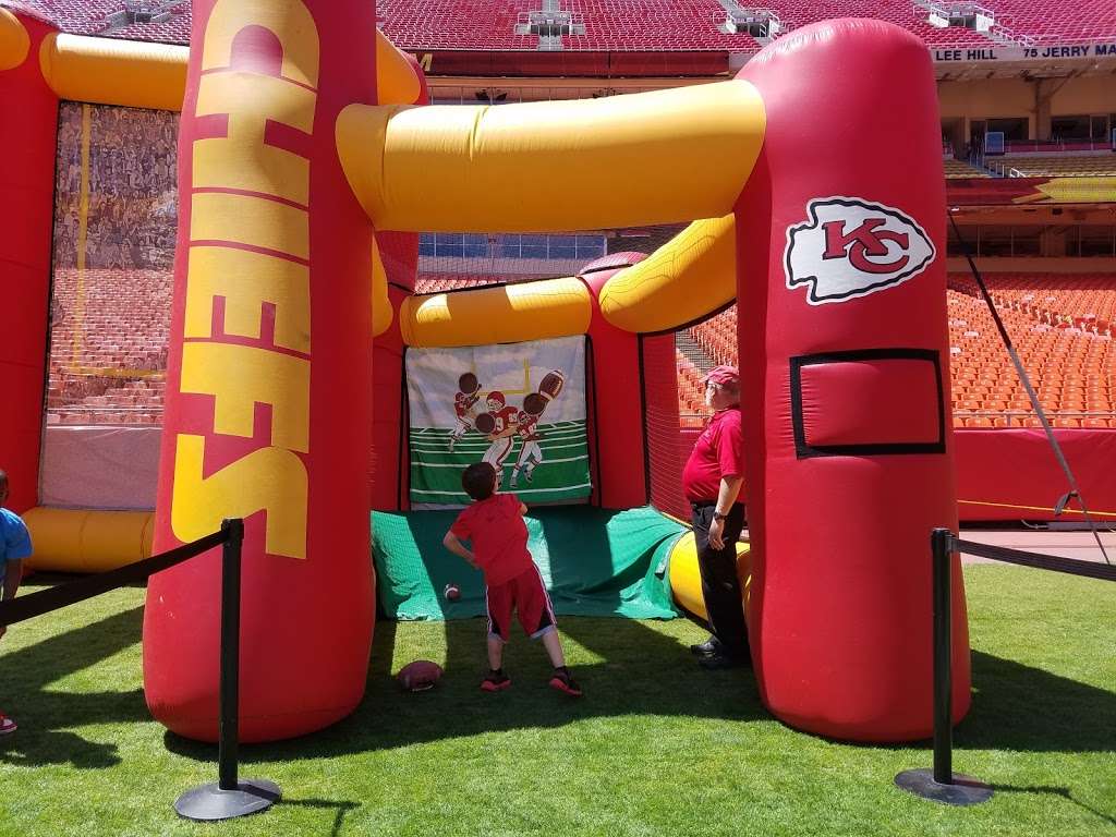 Arrowhead Stadium | 1 Arrowhead Dr, Kansas City, MO 64129, USA | Phone: (816) 920-9300