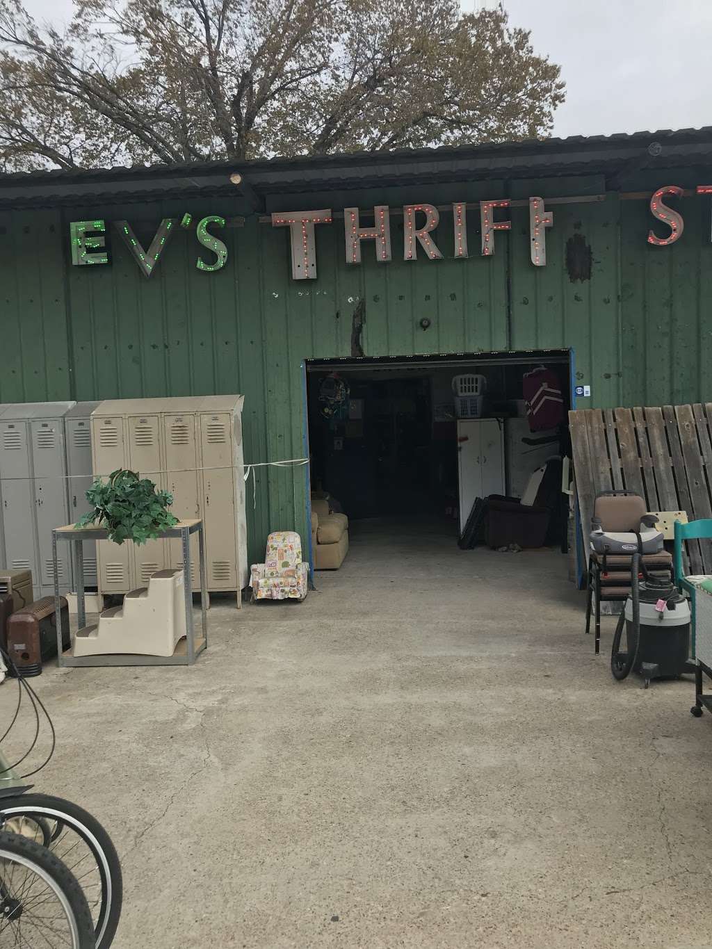 EVs Thrift Store | 4307 Willow St #110, Dallas, TX 75226, USA | Phone: (214) 707-0078