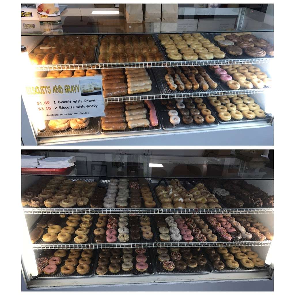 Daylight Donuts | 619 E Front St, Bonner Springs, KS 66012, USA | Phone: (913) 667-3313