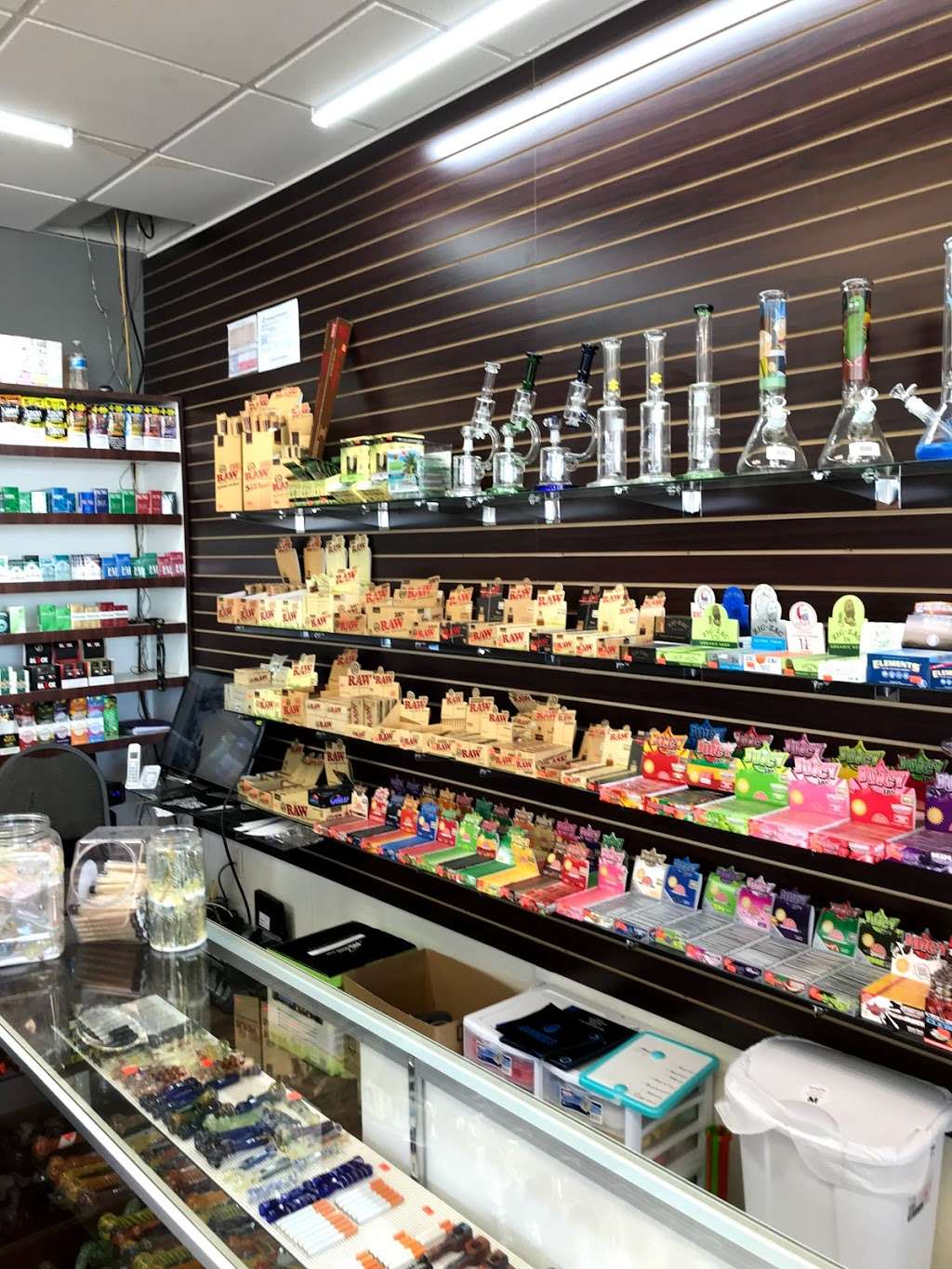 Latinos Smoke Shop | 4444 W Illinois Ave suite 109, Dallas, TX 75211, USA | Phone: (469) 570-2804