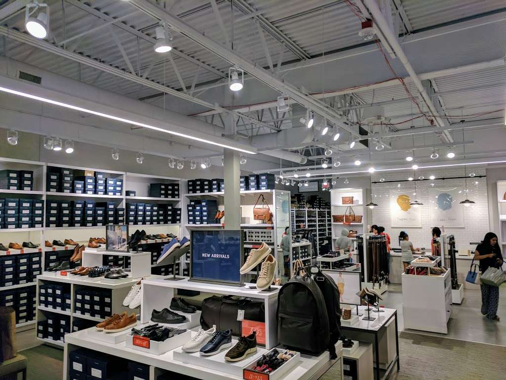 Cole Haan Outlet | 1650 Premium Outlet Blvd #568, Aurora, IL 60502, USA | Phone: (630) 898-1369