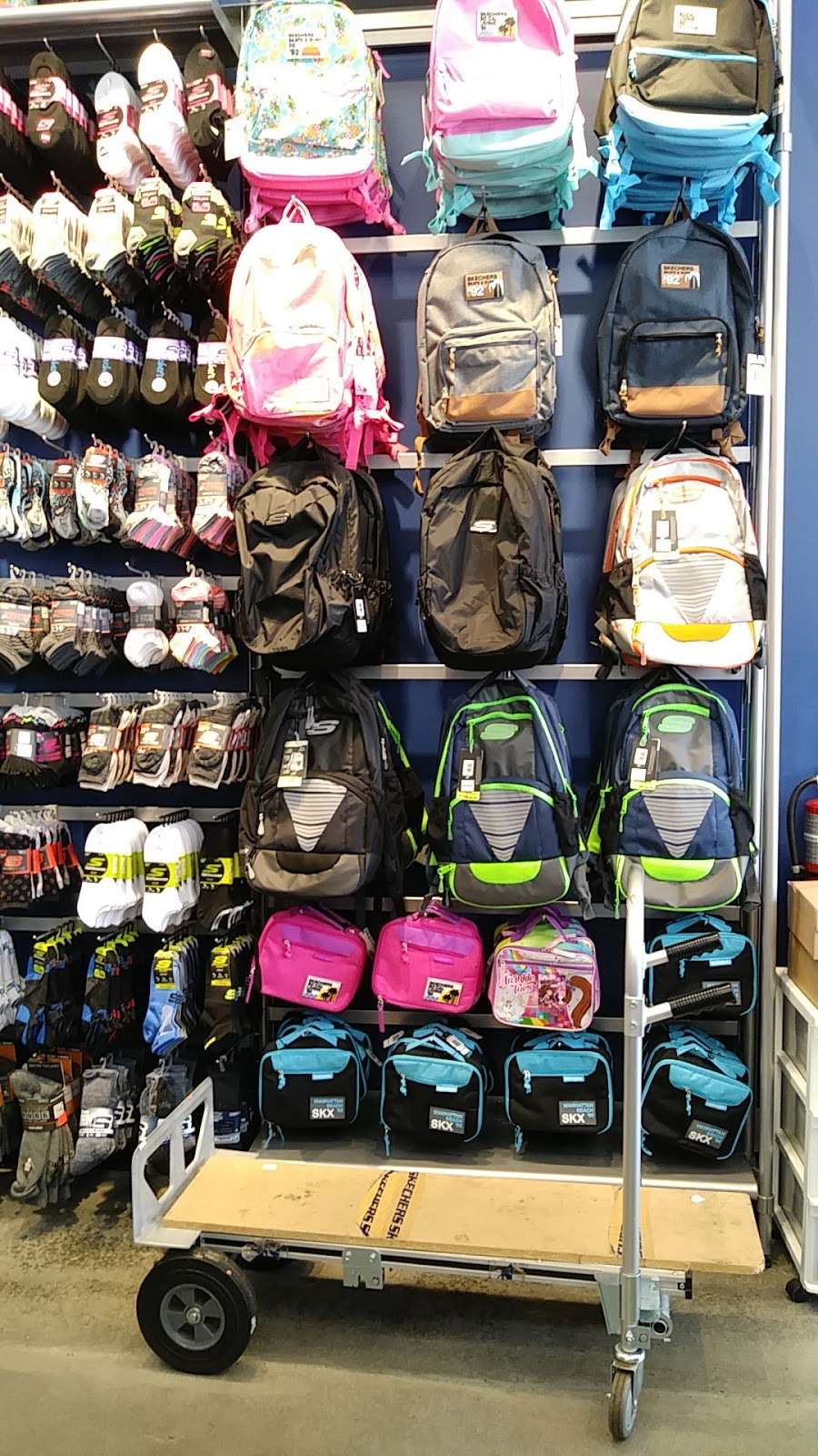 SKECHERS Factory Outlet | 2649 W Osceola Pkwy, Kissimmee, FL 34741, USA | Phone: (407) 870-0062