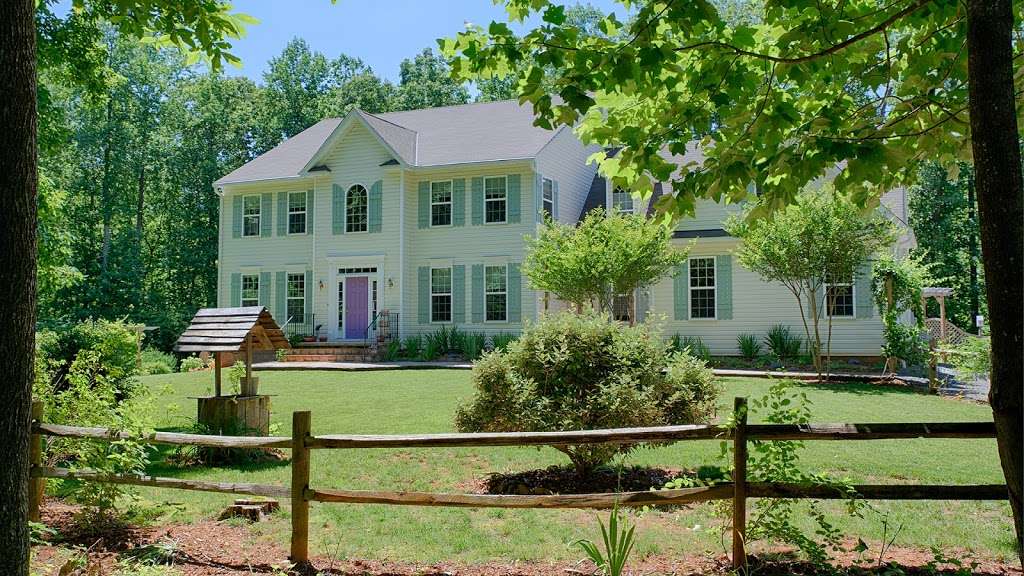 Uphill House Bed & Breakfast | 18248 Buzzard Hollow Rd, Gordonsville, VA 22942, USA | Phone: (540) 923-0119