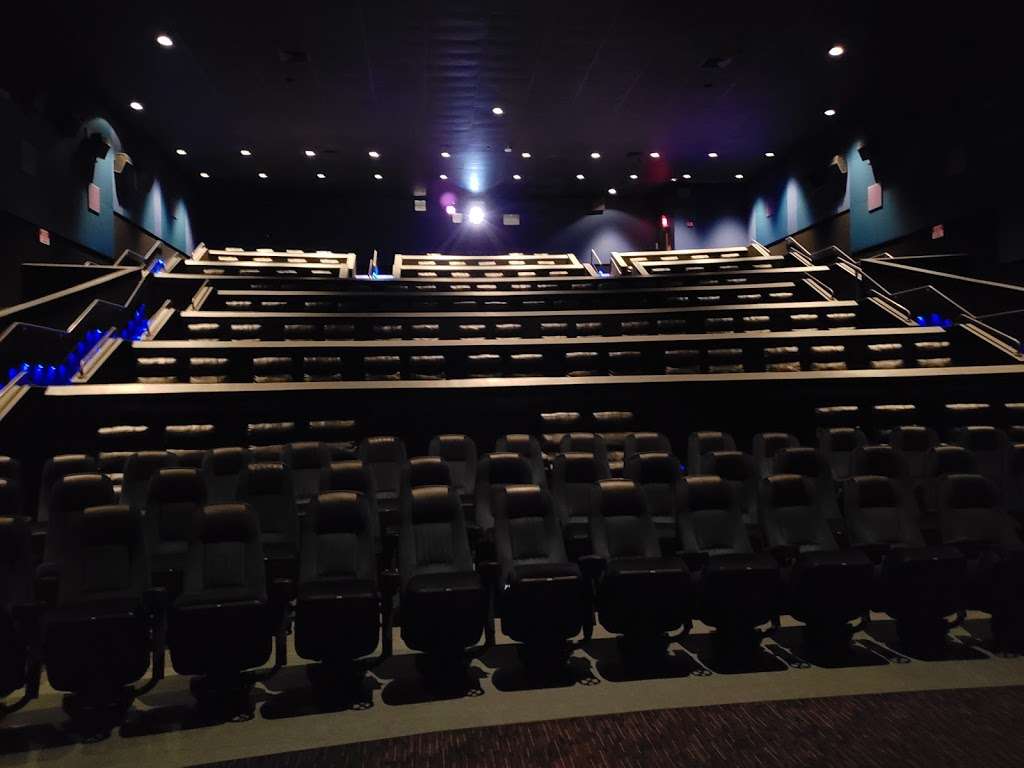 Showcase Cinema de Lux Randolph | 73 Mazzeo Dr, Randolph, MA 02368, USA | Phone: (800) 315-4000