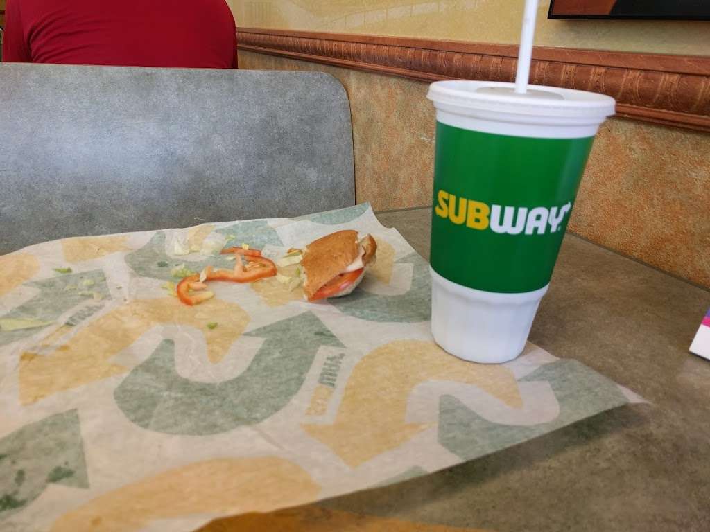 Subway | 22320 Midland Dr, Shawnee, KS 66226, USA | Phone: (913) 441-9203