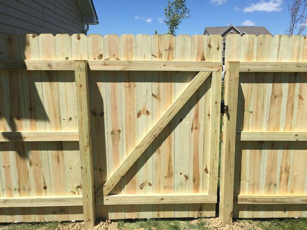 Mayes Fence Builder | 49 North Railroad Street, Whiteland, IN 46184, USA | Phone: (317) 403-6549