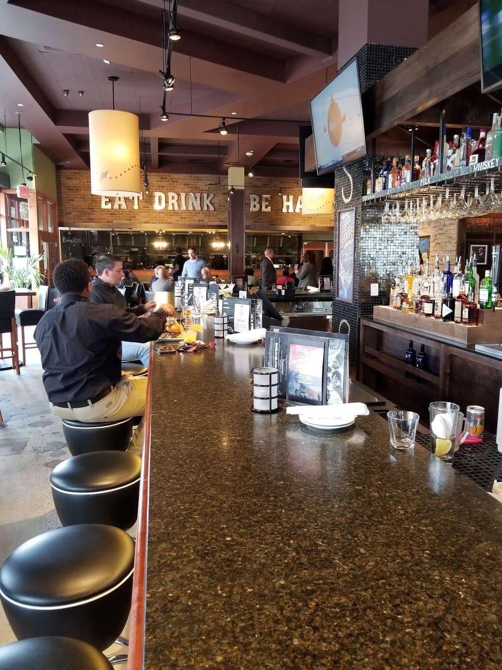 Bar Louie | 15001 Potomac Town Pl #100, Woodbridge, VA 22191, USA | Phone: (571) 298-8610