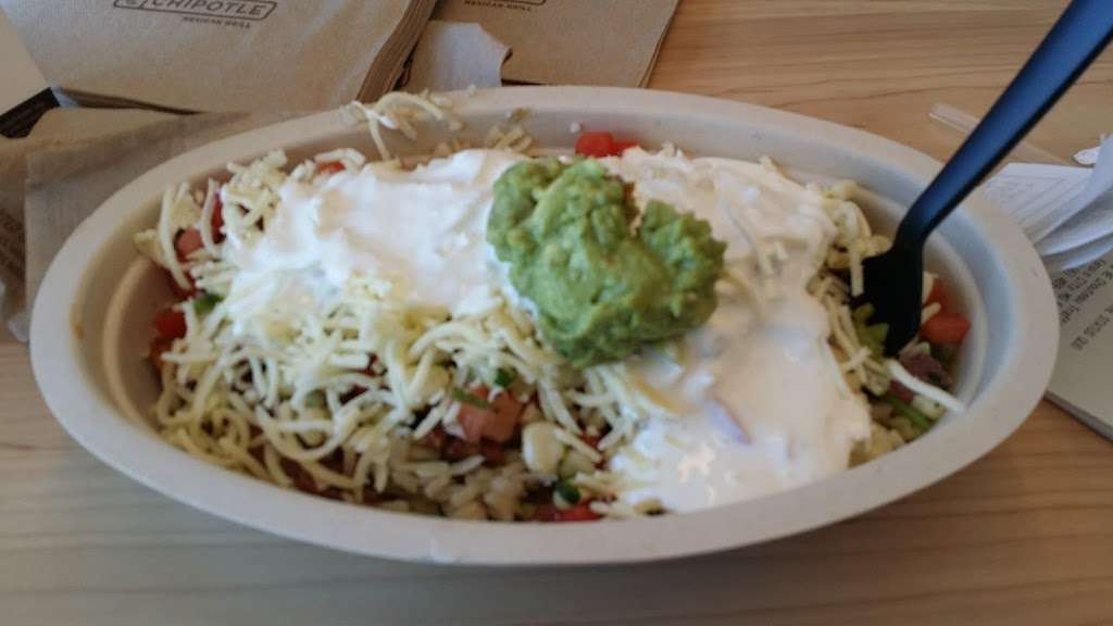 Chipotle Mexican Grill | 4323 NE Chouteau Trafficway, Kansas City, MO 64117, USA | Phone: (816) 459-9892