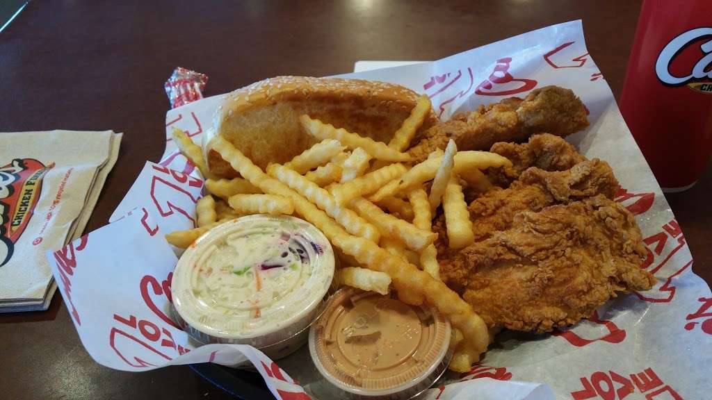 Raising Canes Chicken Fingers | 7135 S Rainbow Blvd, Las Vegas, NV 89118, USA | Phone: (702) 233-2263