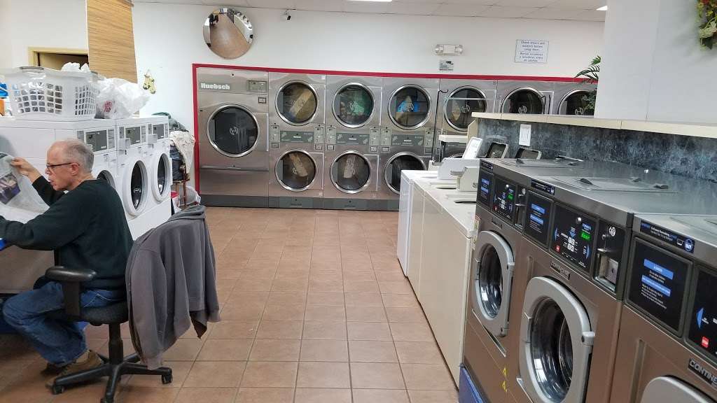 Eastgate Laundromat | 837 S Westmore-Meyers Rd, Lombard, IL 60148, USA | Phone: (630) 953-1220