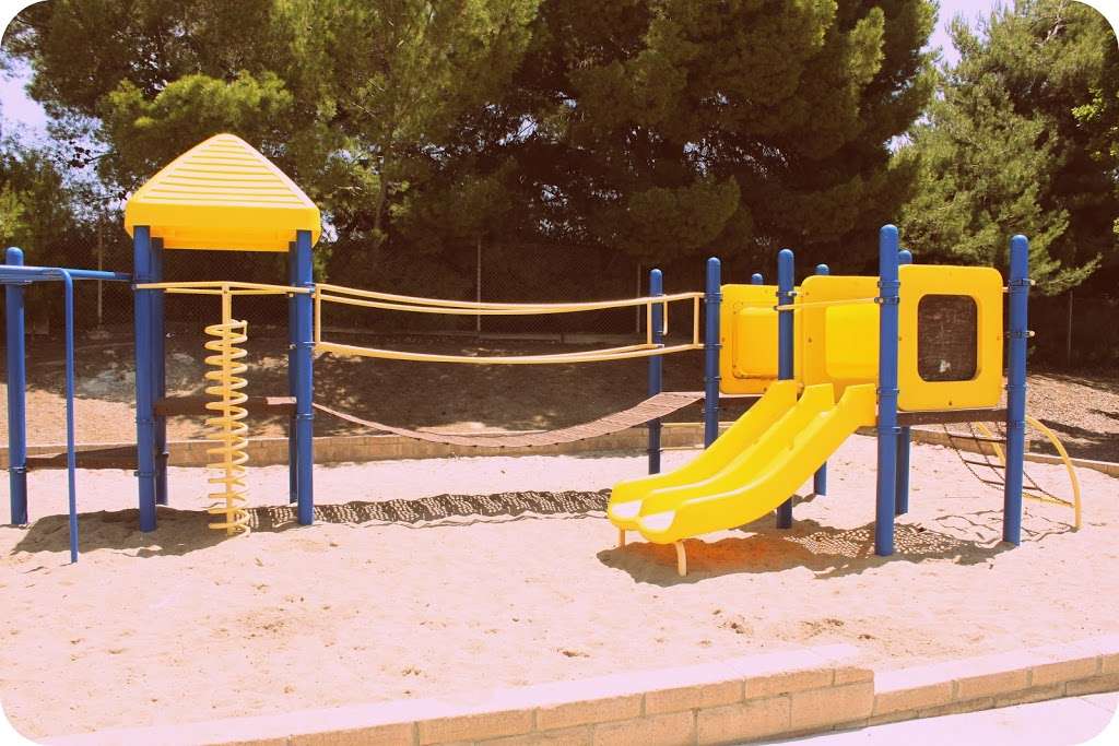 Fiore Playfield | E Avenida De Los Arboles, Thousand Oaks, CA 91360, USA | Phone: (805) 495-6471