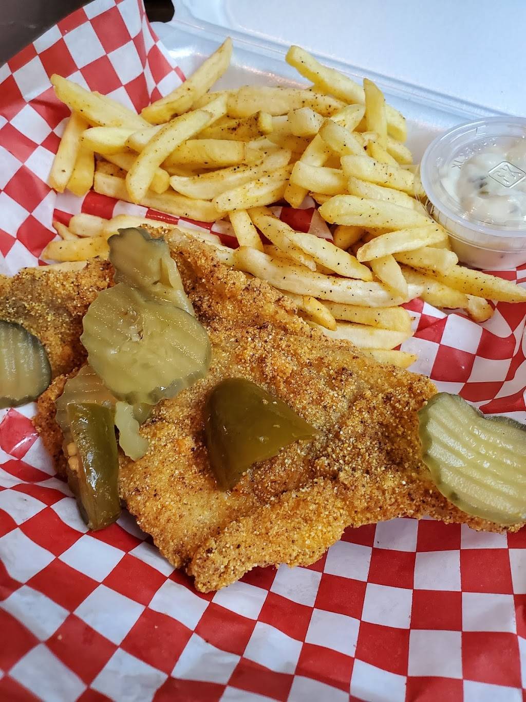 Mr Ts Real Catfish & Burgers | 701 W Pleasant Run Rd, Lancaster, TX 75146, USA | Phone: (972) 373-4243