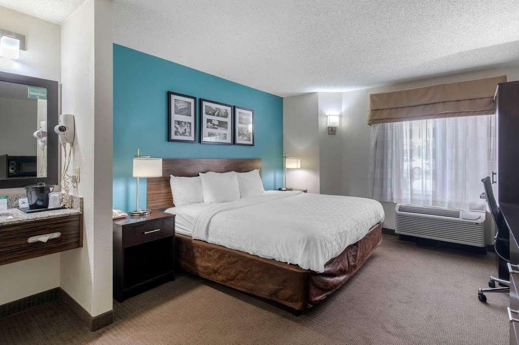 Clarion Inn & Suites Dfw North | 4770 Plaza Dr, Irving, TX 75063, USA | Phone: (972) 929-8888