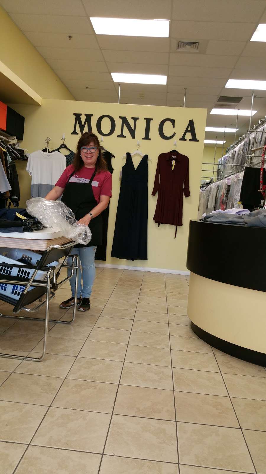 Monicas Dry Cleaners | 425 South Avalon Park Blvd, Orlando, FL 32828, USA | Phone: (407) 382-2277