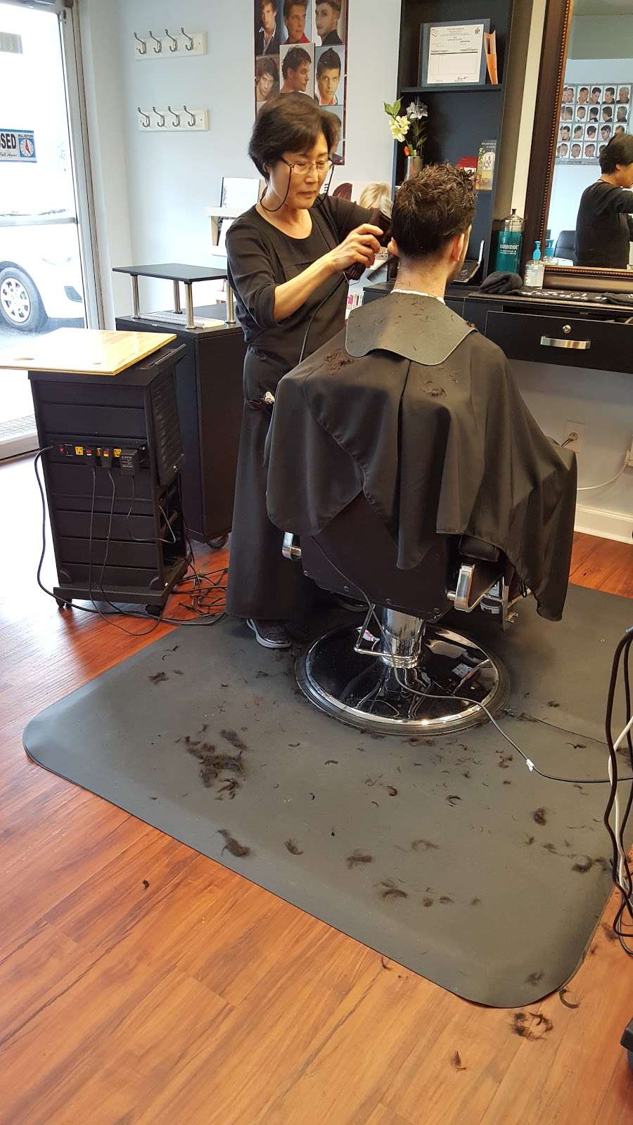 Youngs Main Hair Salon | 10016 Main Street, Fairfax, VA 22031, USA | Phone: (703) 273-1050