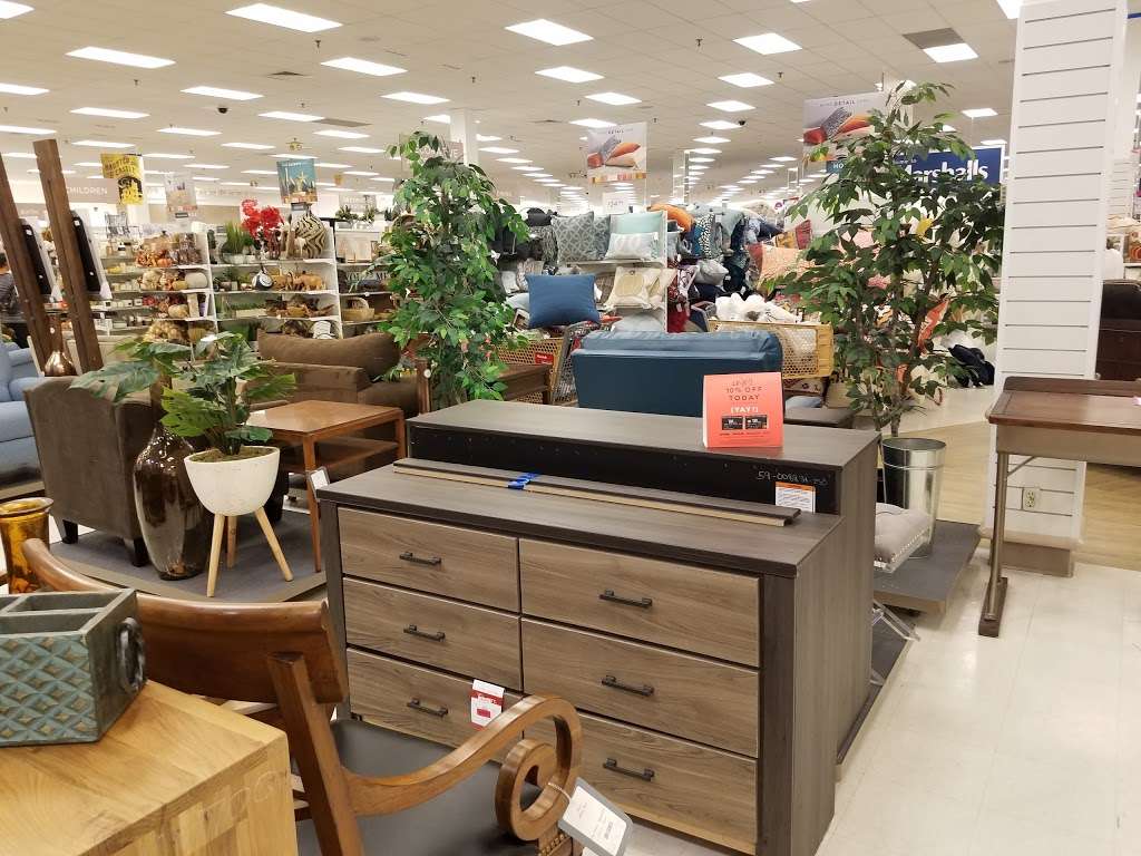 Marshalls & HomeGoods | 655 Broadway, Saugus, MA 01906, USA | Phone: (781) 233-0266