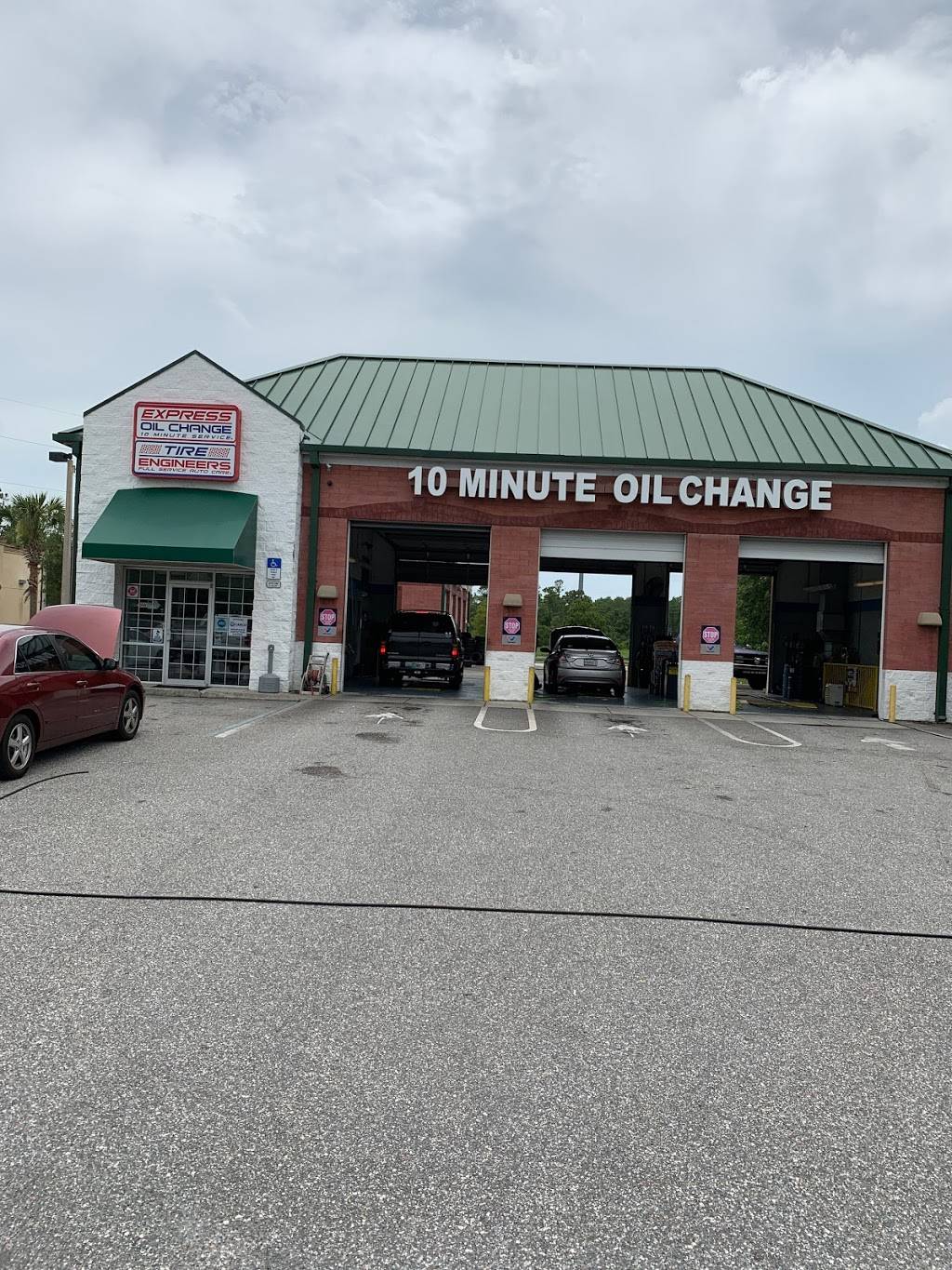 Express Oil Change & Tire Engineers | 710 S Alafaya Trail, Orlando, FL 32828, USA | Phone: (407) 502-4984