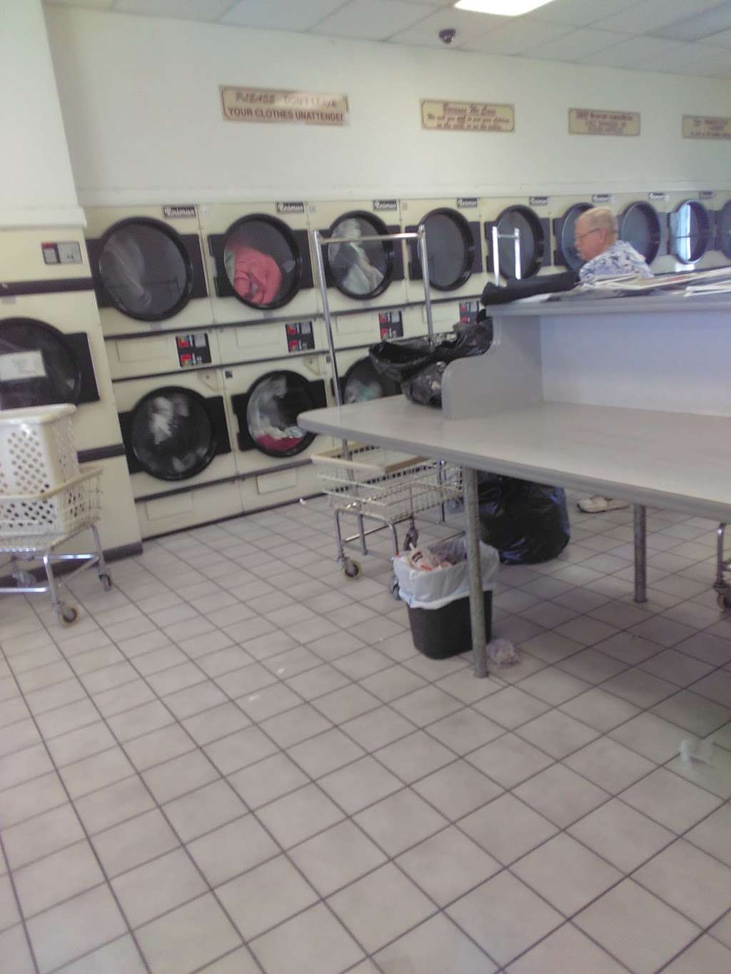 Phelan Laundromat | 3936 Phelan Rd ste a6, Phelan, CA 92371, USA | Phone: (760) 868-8800