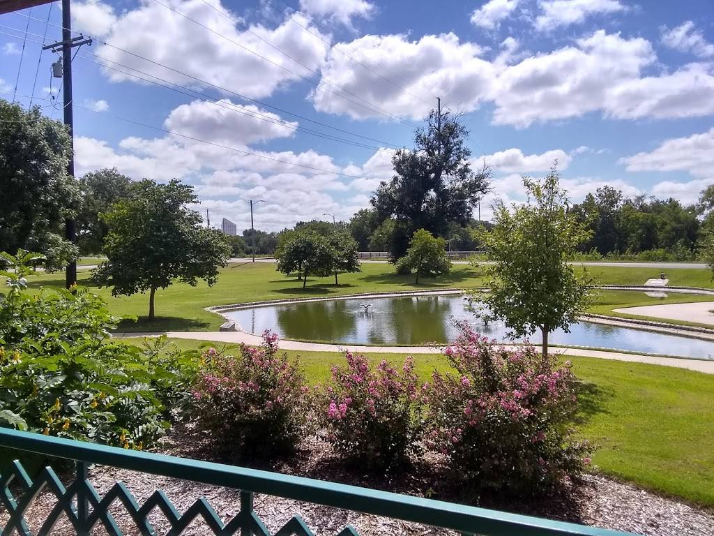 North Riverside Park | Wichita, KS 67203, USA | Phone: (316) 268-4361