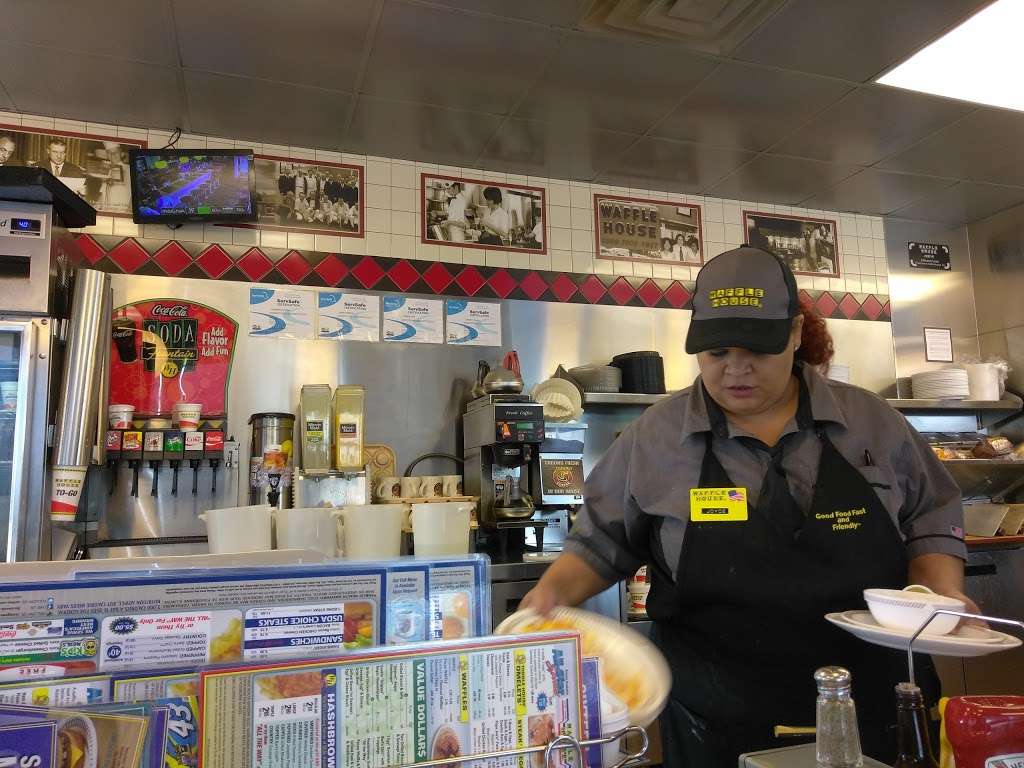 Waffle House | 103 Stetson Dr, Charlotte, NC 28262, USA | Phone: (704) 597-8701