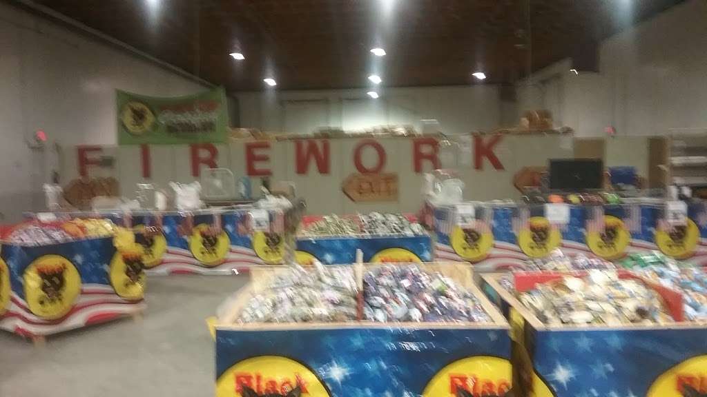 USA Fireworks Lebanon Indiana | 302 Sam Ralston Rd, Lebanon, IN 46052, USA | Phone: (317) 546-8521