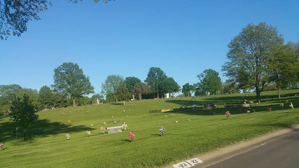 Floral Hills Cemetery | 7000 Blue Ridge Blvd, Kansas City, MO 64133, USA | Phone: (816) 353-1218