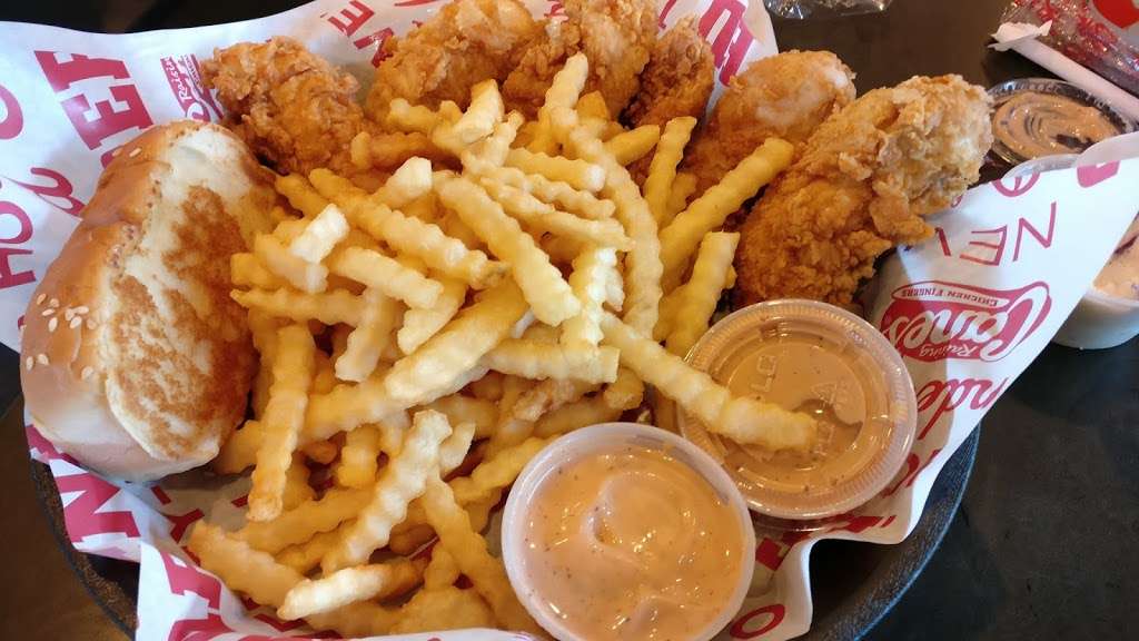 Raising Canes Chicken Fingers | 2127 W Davis St, Conroe, TX 77304, USA | Phone: (936) 760-7744