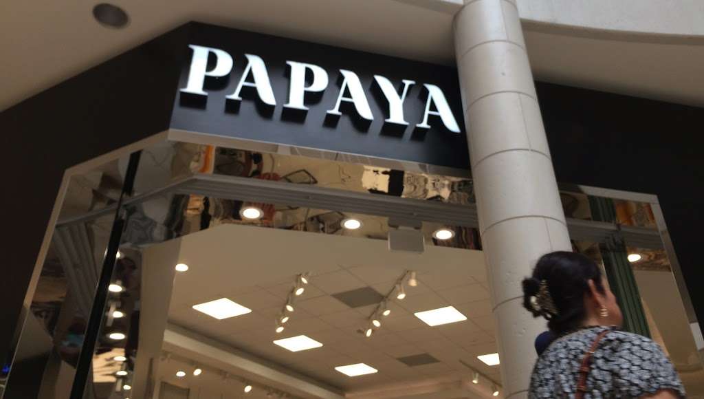 Papaya Clothing | 2134 Montebello Town Center D12a, Shops At Montebello, Montebello, CA 90640, USA | Phone: (323) 726-0510