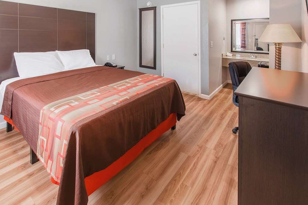 Motel 6 Dallas, TX | 1736 Fort Worth Ave, Dallas, TX 75208, USA | Phone: (214) 748-3939