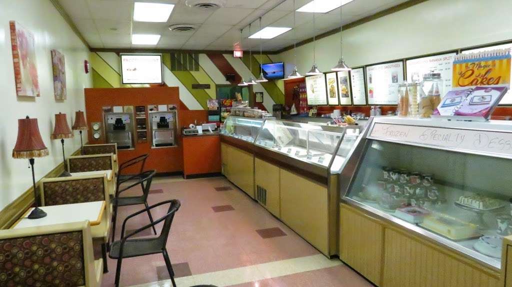 Chocolate Shoppe Ice Cream Skokie | 4041 Dempster Street, Skokie, IL 60076, USA | Phone: (847) 674-2900