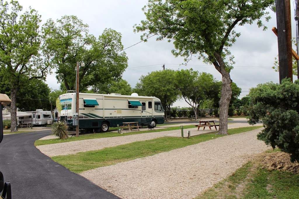 Travelers World RV Resort | 2617 Roosevelt Ave, San Antonio, TX 78214, USA | Phone: (210) 532-8310