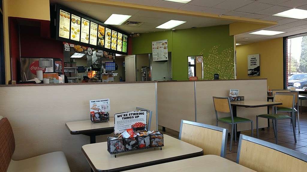 Del Taco | 3181 Lincoln Ave, Anaheim, CA 92801, USA | Phone: (714) 995-1152