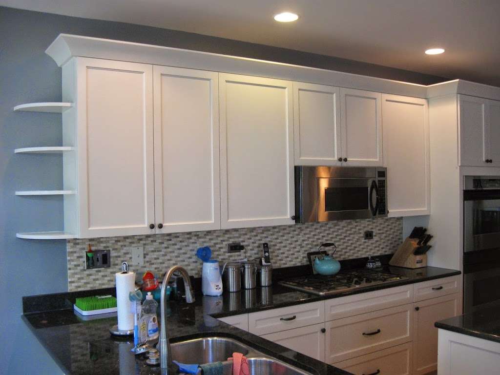 Kitchen Craftsman Cabinet Refacing by Element Kitchens | 110 Woodlawn St, Geneva, IL 60134, USA | Phone: (630) 337-9700