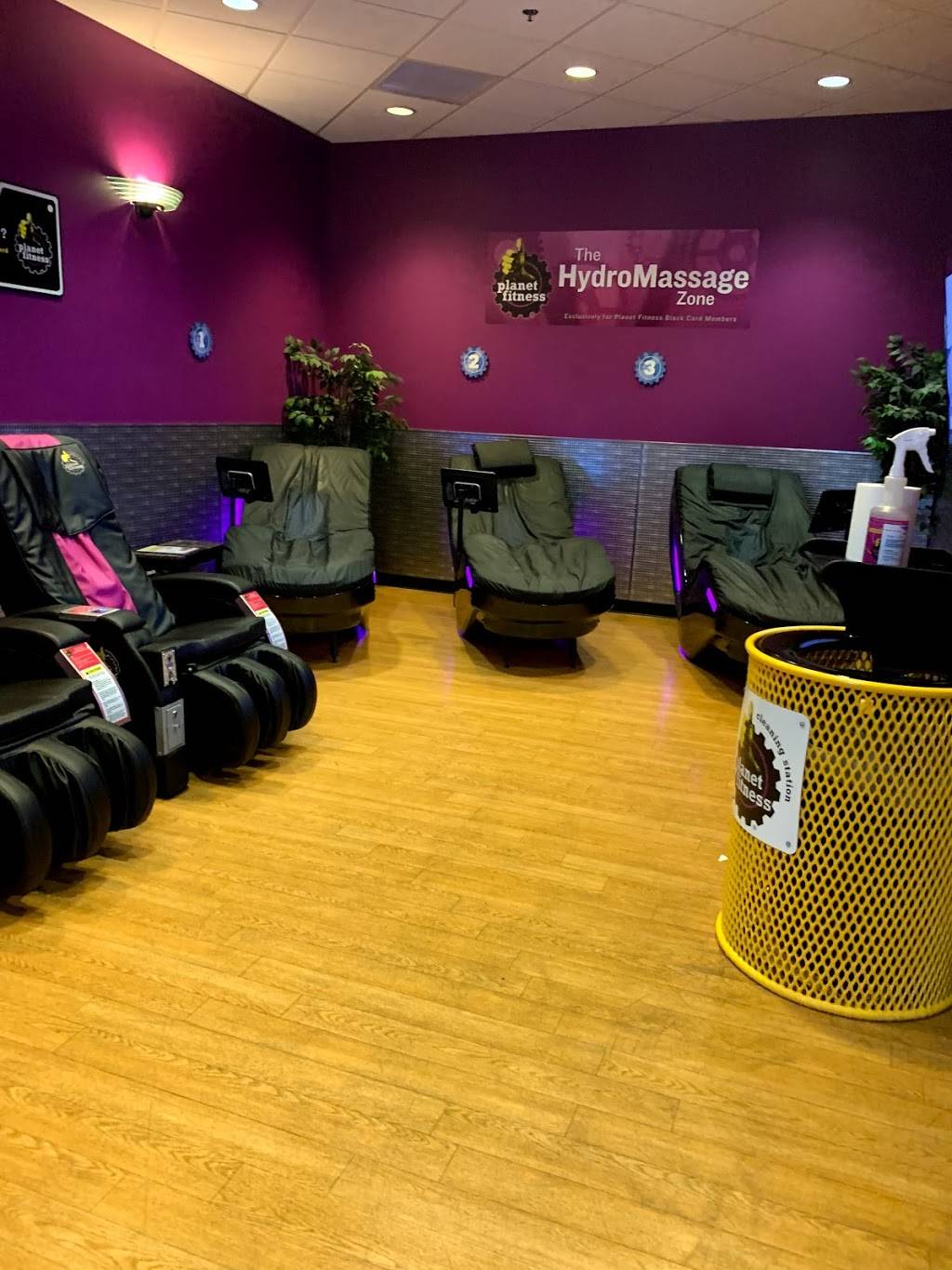 Planet Fitness - Anchorage (Northway), AK | 3101 Penland Pkwy, Anchorage, AK 99508, USA | Phone: (907) 868-7600