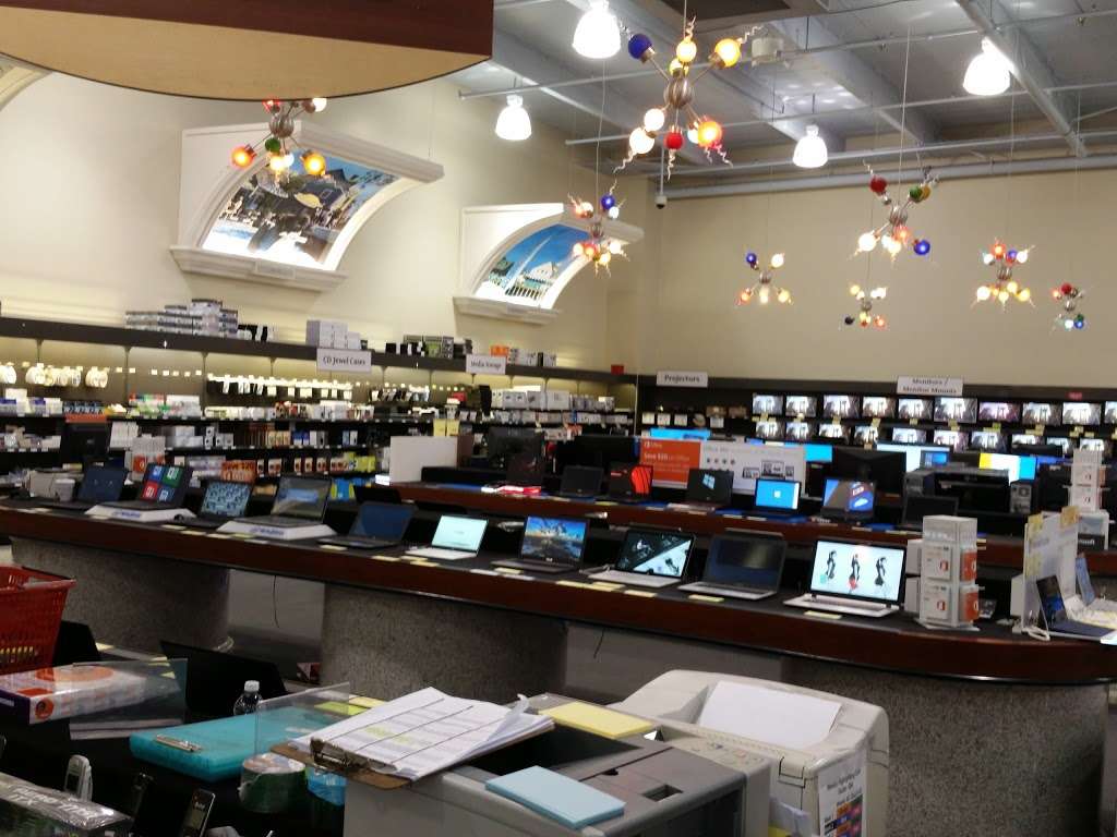 Frys Electronics | 1901 Ventura Blvd, Oxnard, CA 93030, USA | Phone: (805) 751-1300